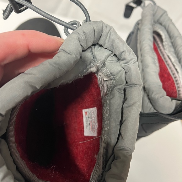 The North Face Alpenglow IV Winter Youth Kids Snow Boots TNF size 4 - Picture 6 of 7